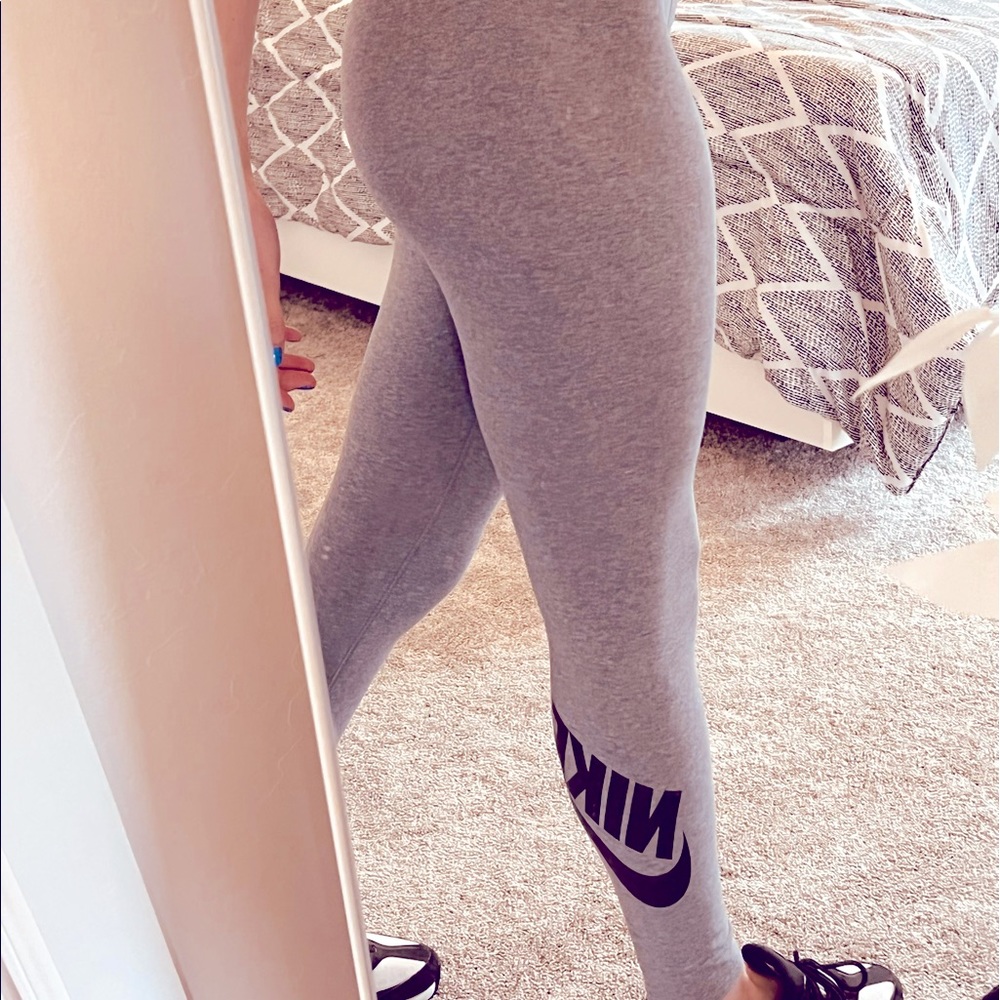 Dark grey Nike leggings
